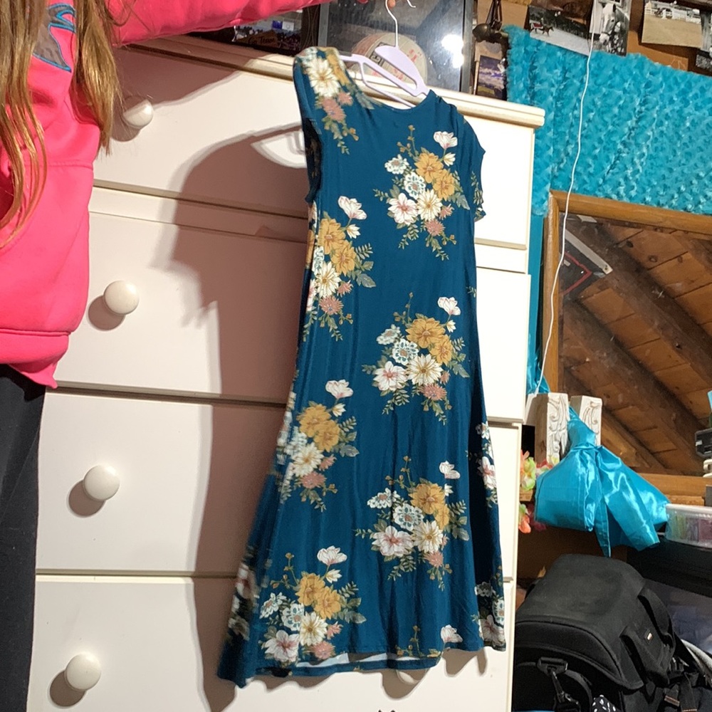Dress - Picture 2 of 3
